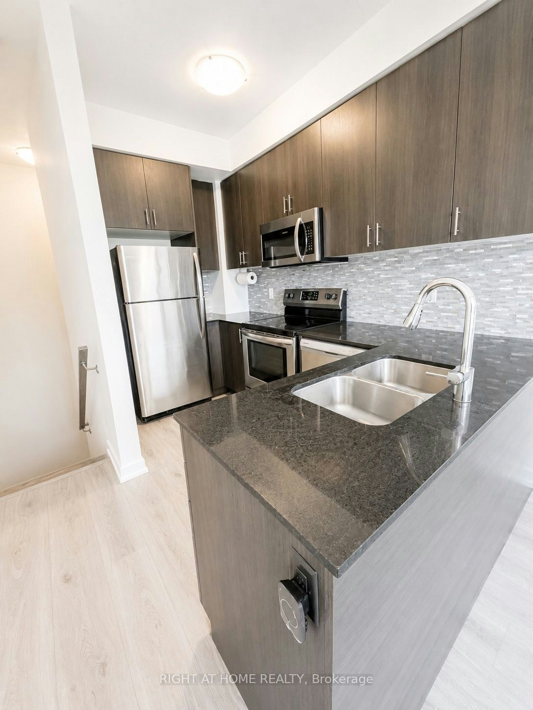 9-51 Florence Street, Toronto, ON, M6K 0C5 - 7