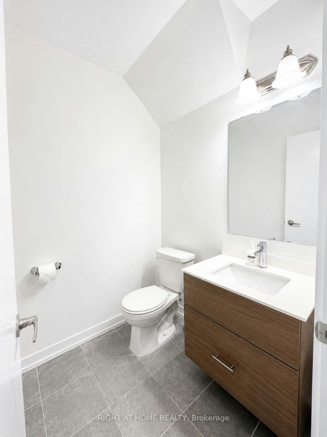 9-51 Florence Street, Toronto, ON, M6K 0C5 - 5