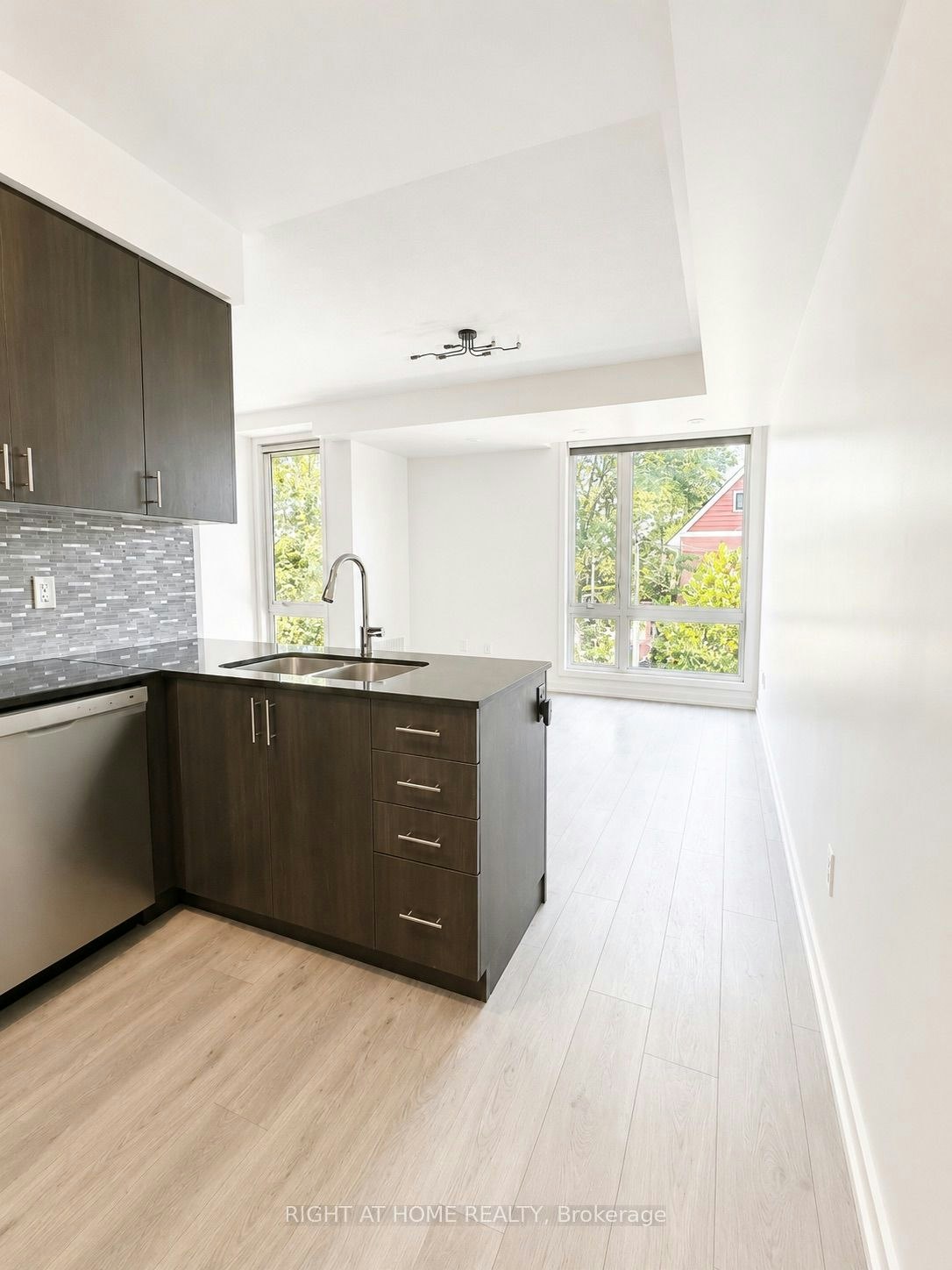 9-51 Florence Street, Toronto, ON, M6K 0C5 - 6