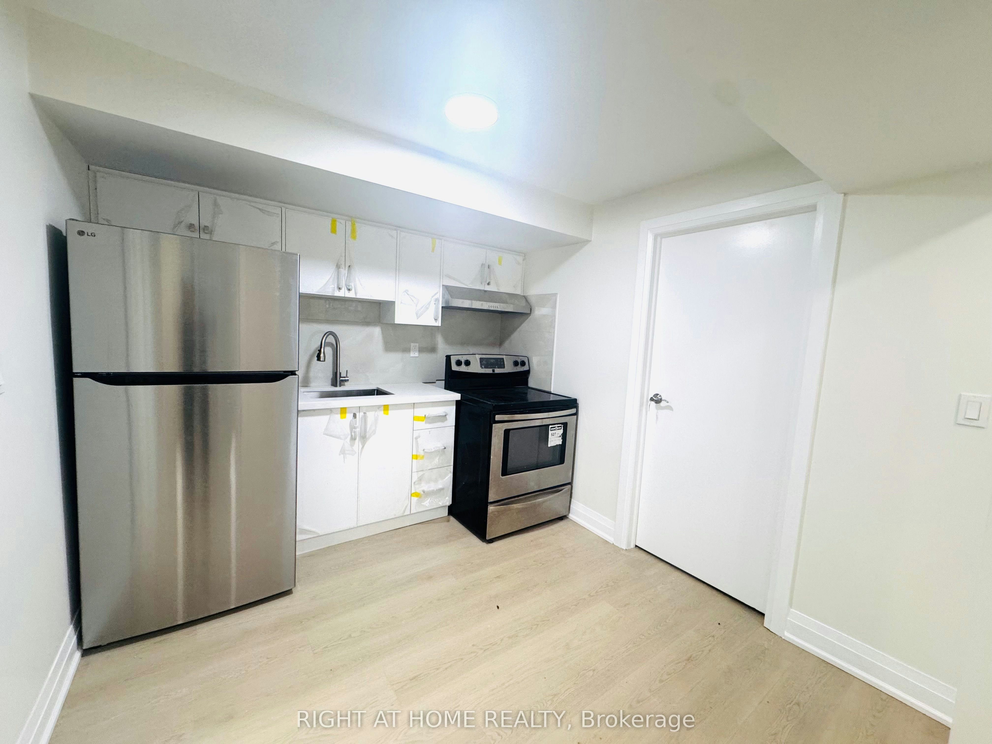Basement-26 Goodview Road, Toronto, ON, M2J 2K5 - 9