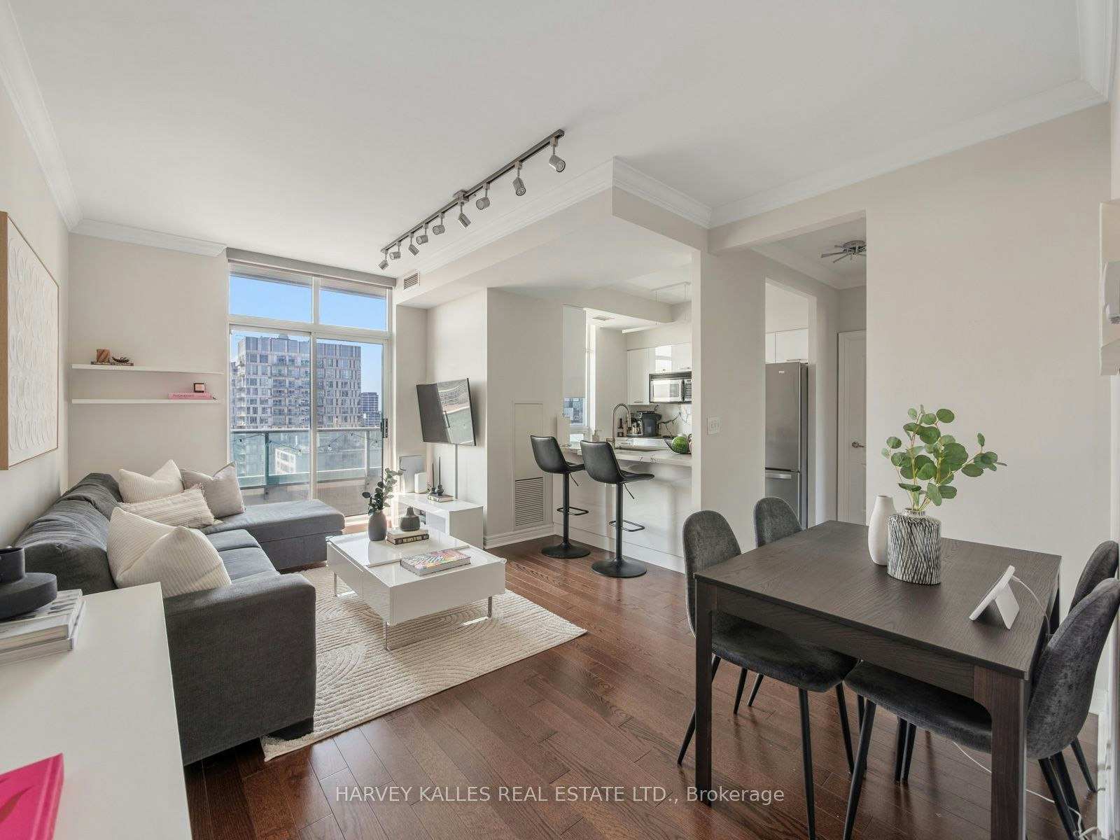 PH303-212 Eglinton Avenue E, Toronto, ON, M4P 0A3