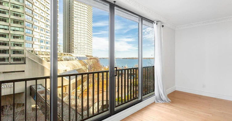 837-33 Harbour Square, Toronto, ON, M5J 2G2 - 13