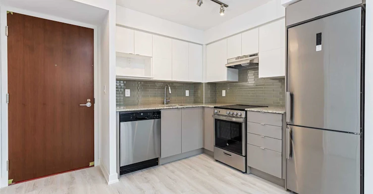 425-120 Varna Drive, Toronto, ON, M6A 2M1 - 8