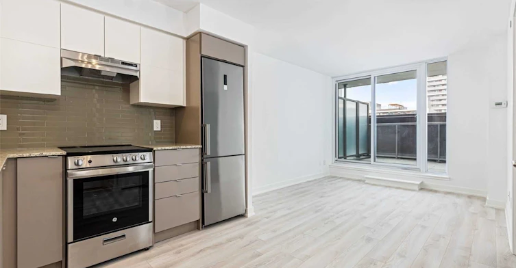 425-120 Varna Drive, Toronto, ON, M6A 2M1 - 2