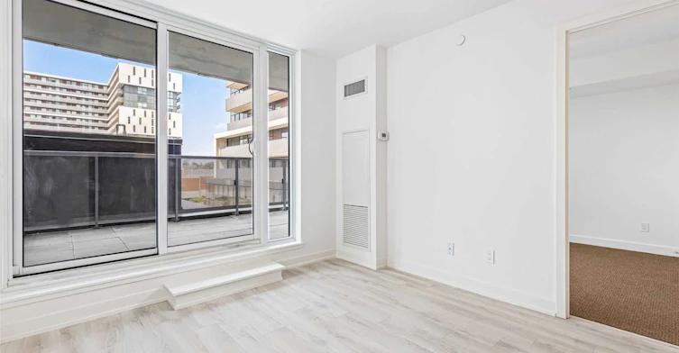 425-120 Varna Drive, Toronto, ON, M6A 2M1 - 4