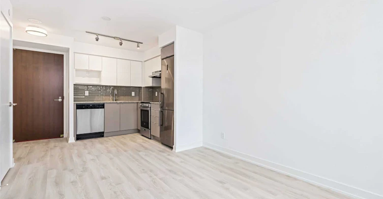 425-120 Varna Drive, Toronto, ON, M6A 2M1 - 5