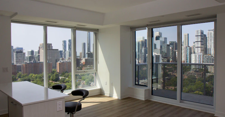 1904-10 Oak Street, Toronto, ON, M5A 0Z1