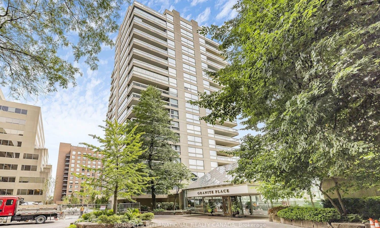 902-61 St Clair Avenue W