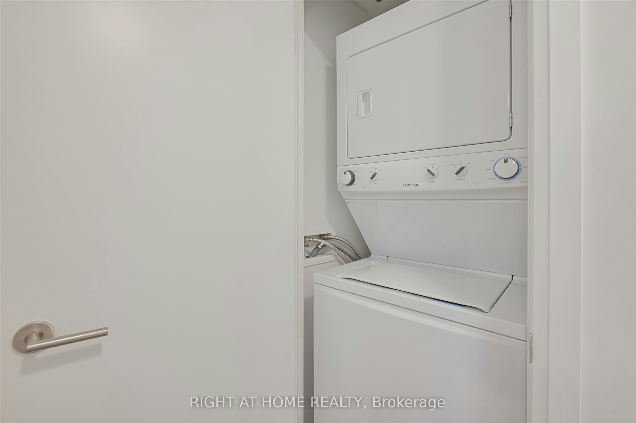 1018-160 Vanderhoof Avenue, Toronto, ON, M4G 0B7 - 18
