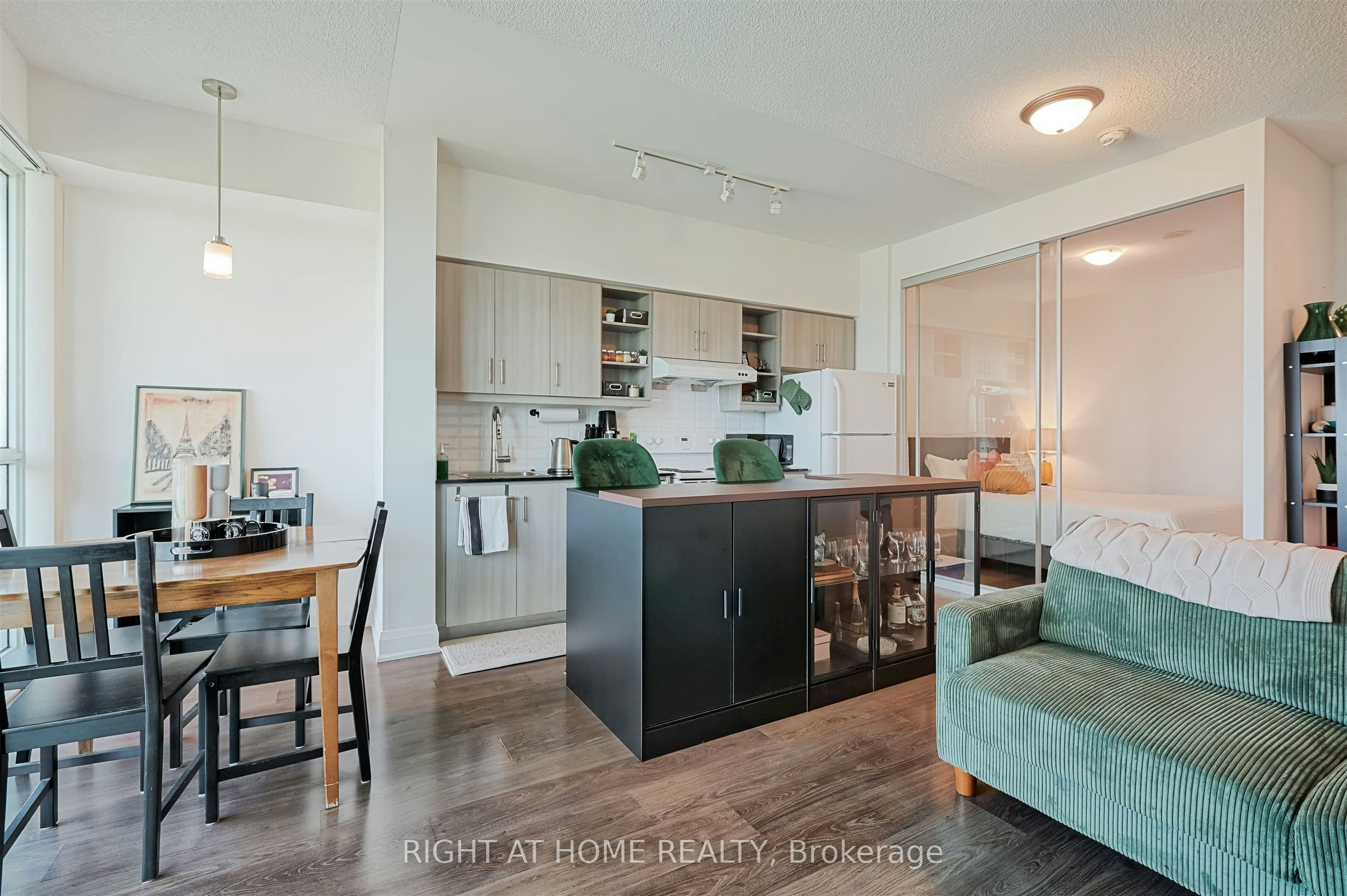 1018-160 Vanderhoof Avenue, Toronto, ON, M4G 0B7 - 7