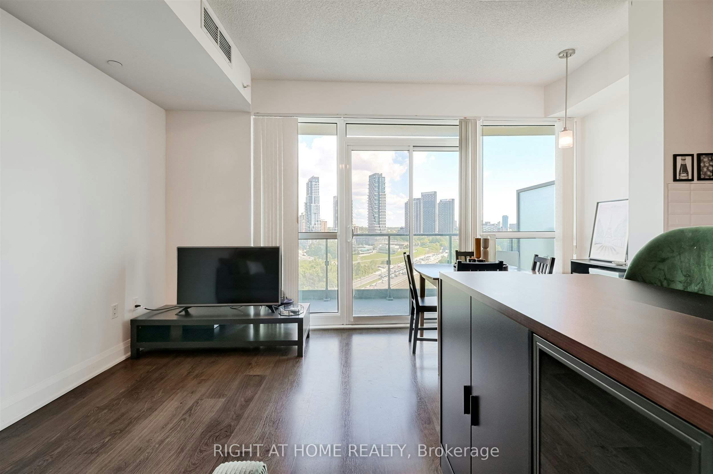 1018-160 Vanderhoof Avenue, Toronto, ON, M4G 0B7 - 13