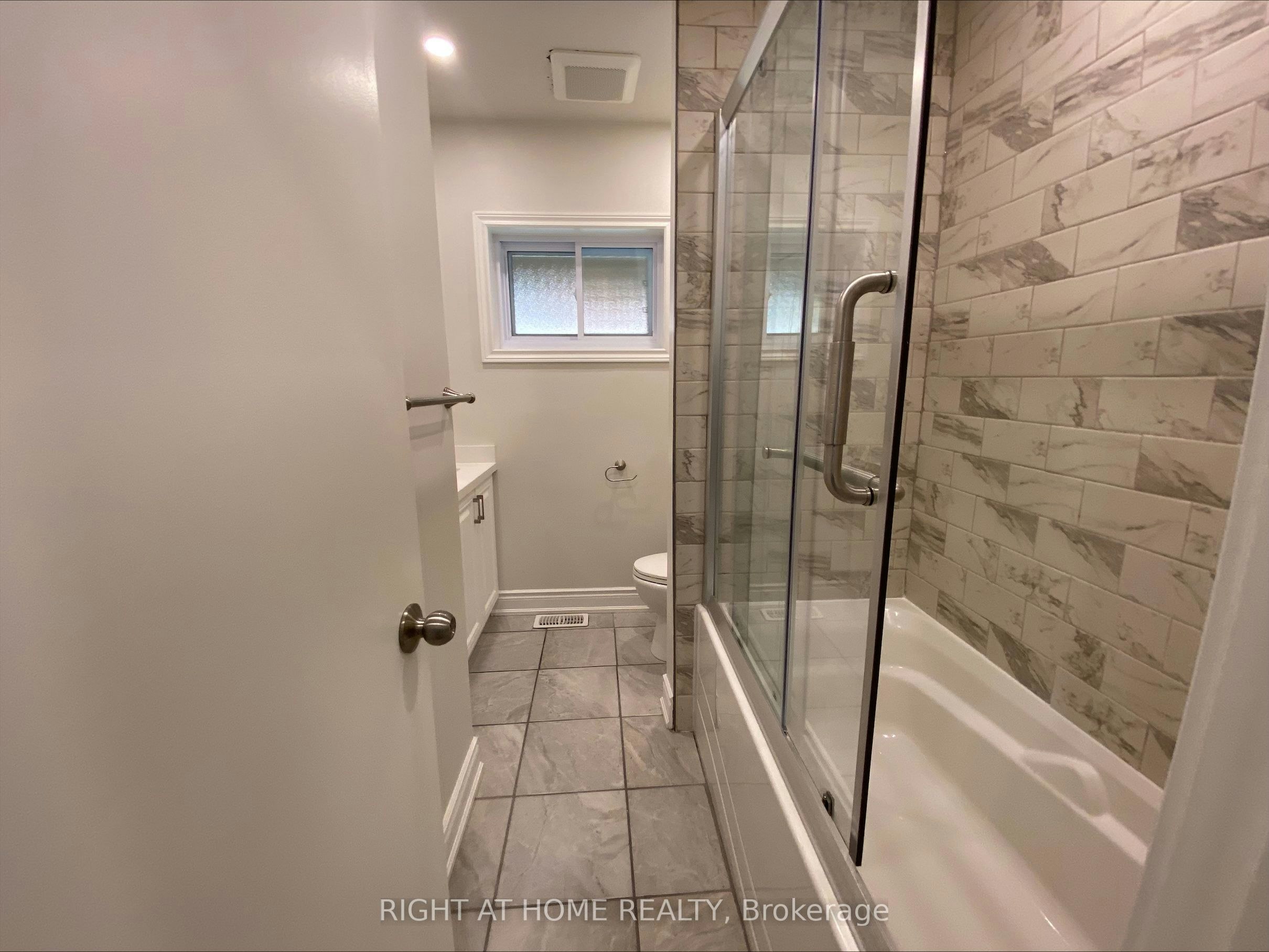 MAIN FL-4 Trophy Drive, Toronto, ON, M4A 1L8 - 15