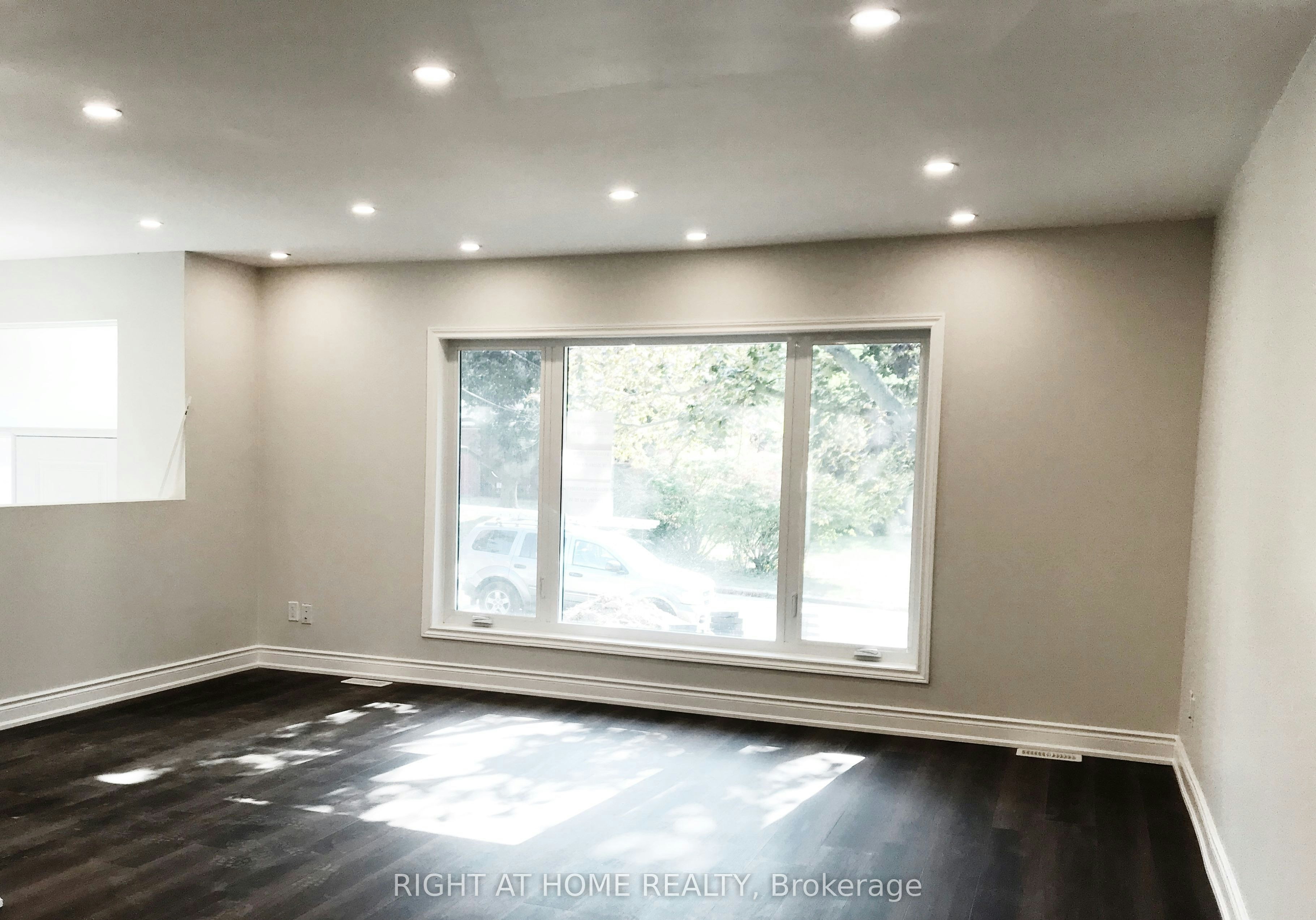 MAIN FL-4 Trophy Drive, Toronto, ON, M4A 1L8 - 10