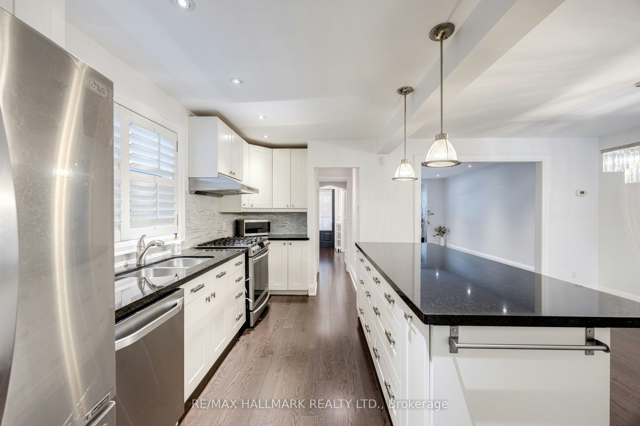 15 Mcnairn Avenue, Toronto, ON, M5M 2H4 - 12
