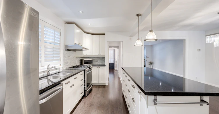 15 Mcnairn Avenue, Toronto, ON, M5M 2H4 - 12