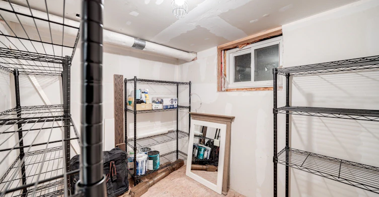 15 Mcnairn Avenue, Toronto, ON, M5M 2H4 - 34