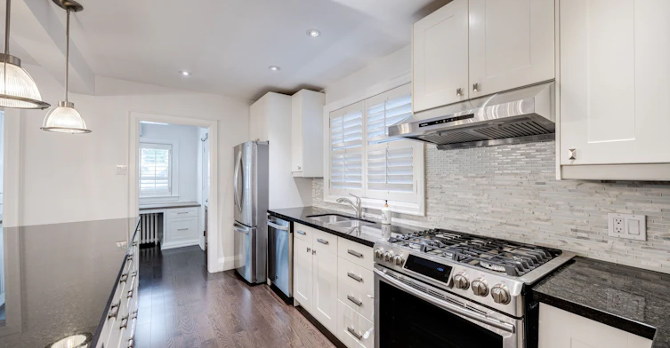 15 Mcnairn Avenue, Toronto, ON, M5M 2H4 - 14