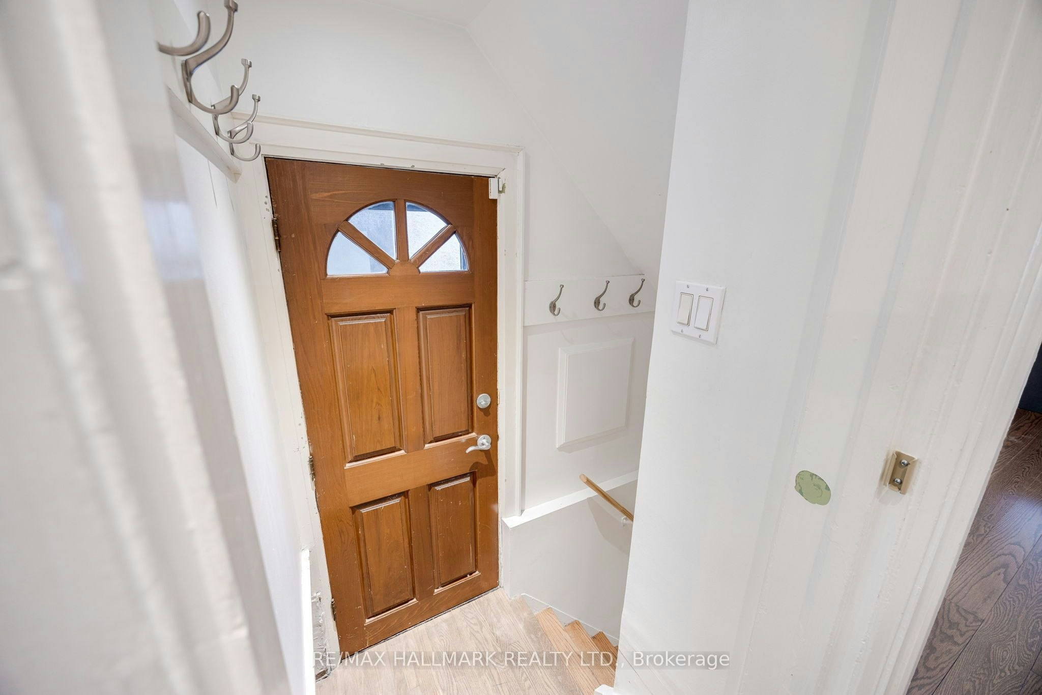 15 Mcnairn Avenue, Toronto, ON, M5M 2H4 - 27