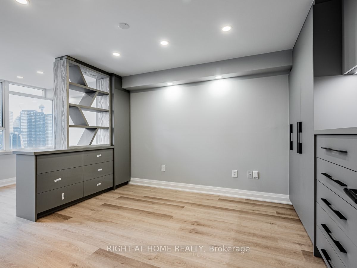 1704-45 Carlton Street, Toronto, ON, M5B 2H9 - 24