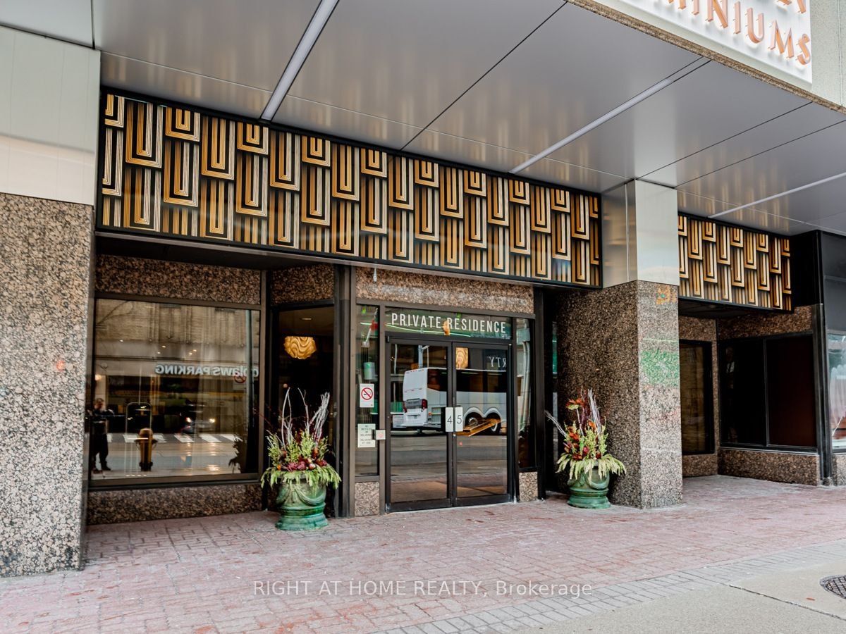 1704-45 Carlton Street, Toronto, ON, M5B 2H9 - 2