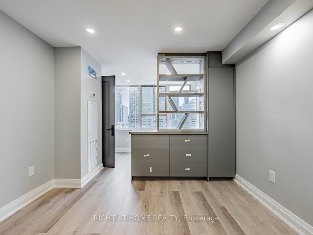 1704-45 Carlton Street, Toronto, ON, M5B 2H9 - 23