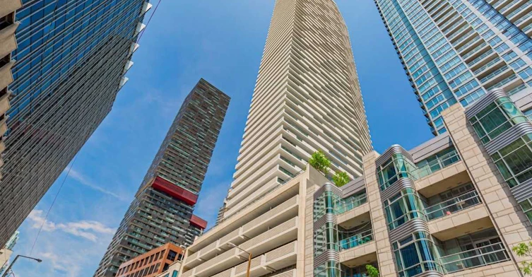 5702-2221 Yonge Street, Toronto, ON, M4S 2B4