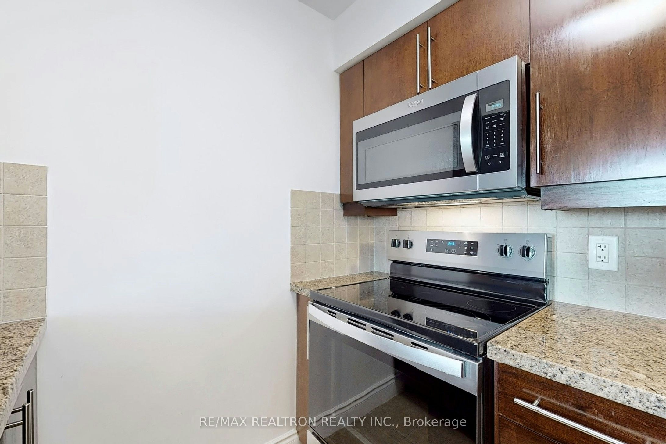 2515-25 Greenview Avenue W, Toronto, ON, M2M 1R2 - 15