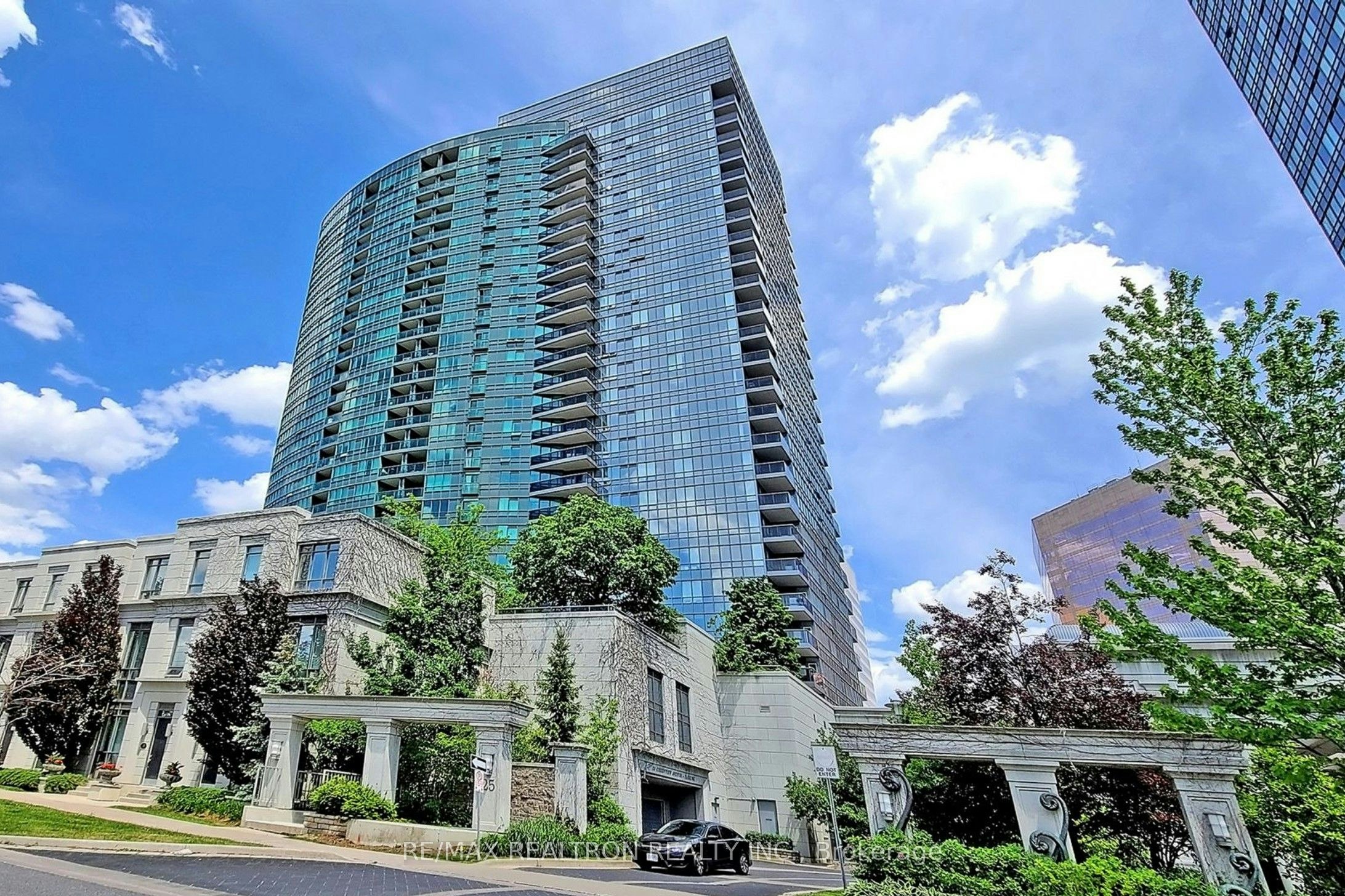 2515-25 Greenview Avenue W, Toronto, ON, M2M 1R2