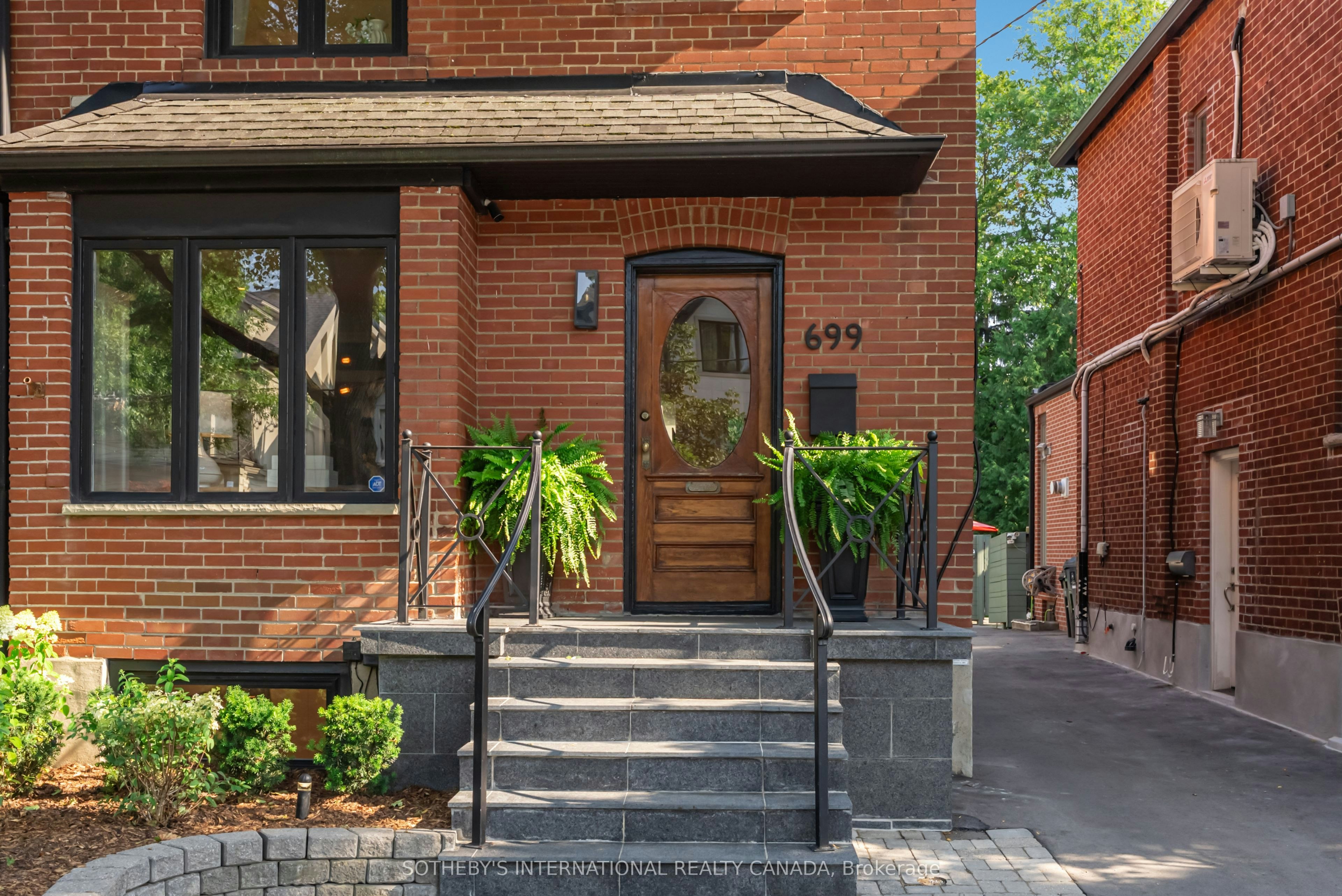 699 Merton Street, Toronto, ON, M4S 1B4