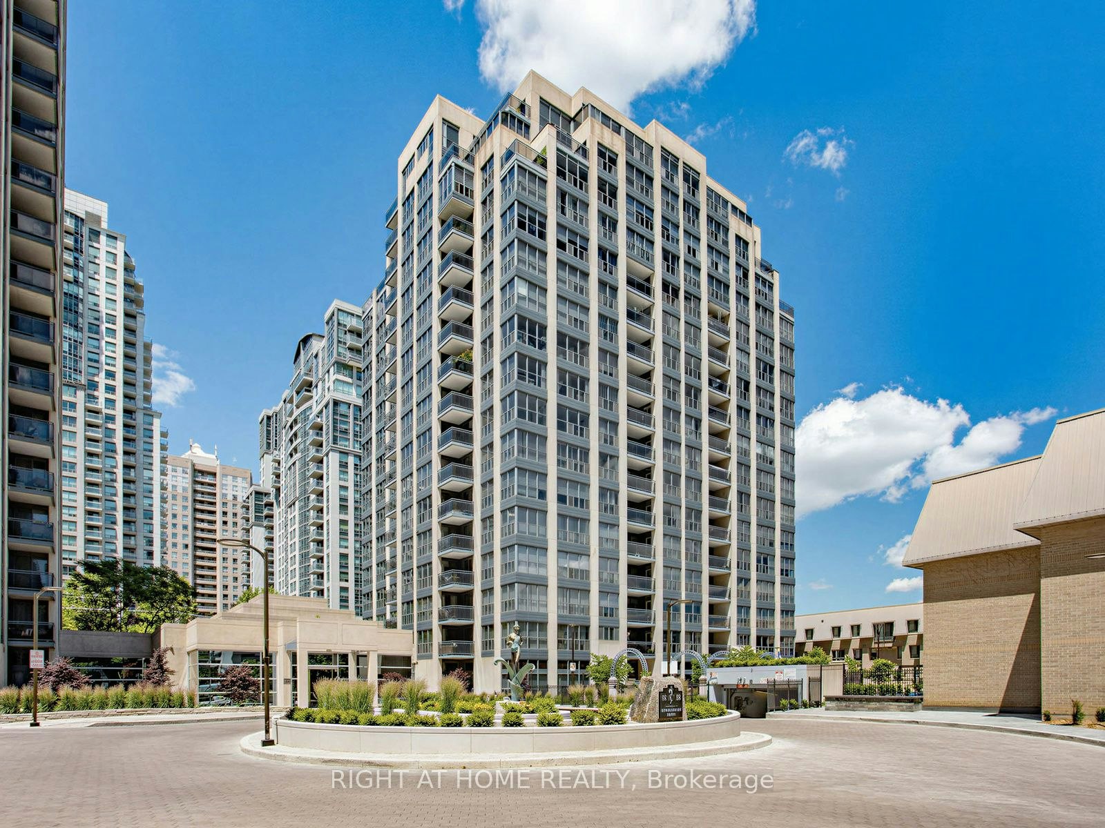 311-28 Hollywood Avenue, Toronto, ON, M2N 6S4