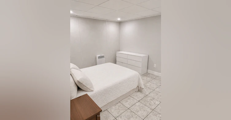 Lower-226 Shaw Street, Toronto, ON, M6J 2W8 - 9