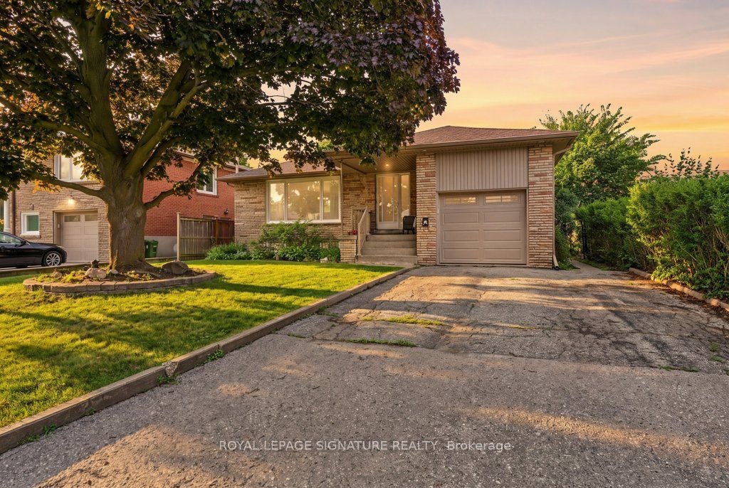 34 Clifton Avenue, Toronto, ON, M3H 4L1