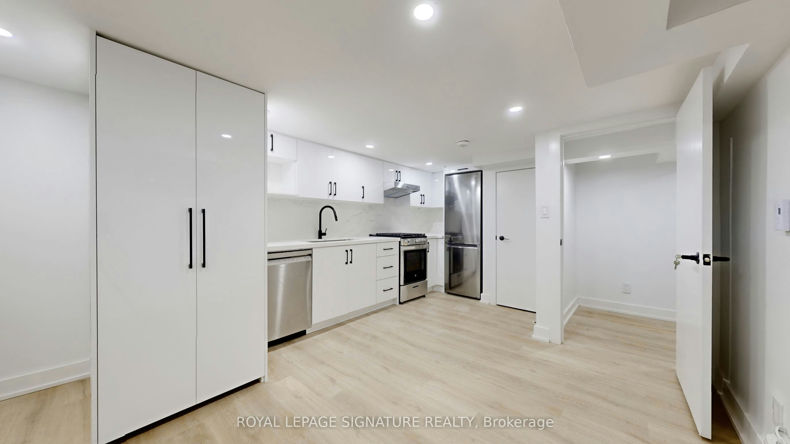 Lower B-250 Major Street, Toronto, ON, M5S 2L6 - 4