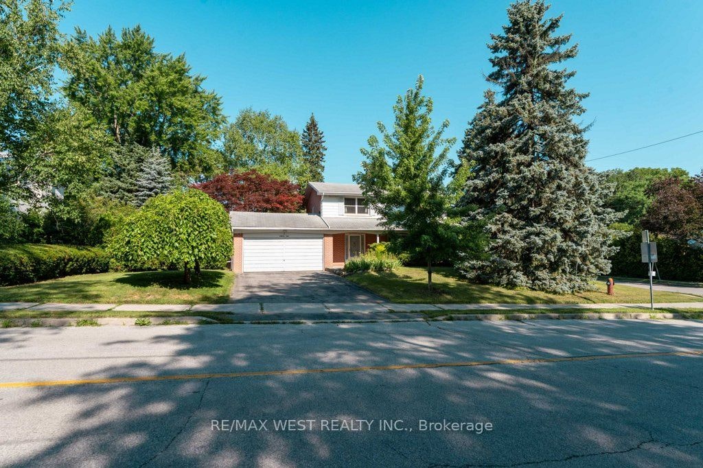 2 Robinter Drive, Toronto, ON, M2M 3P9