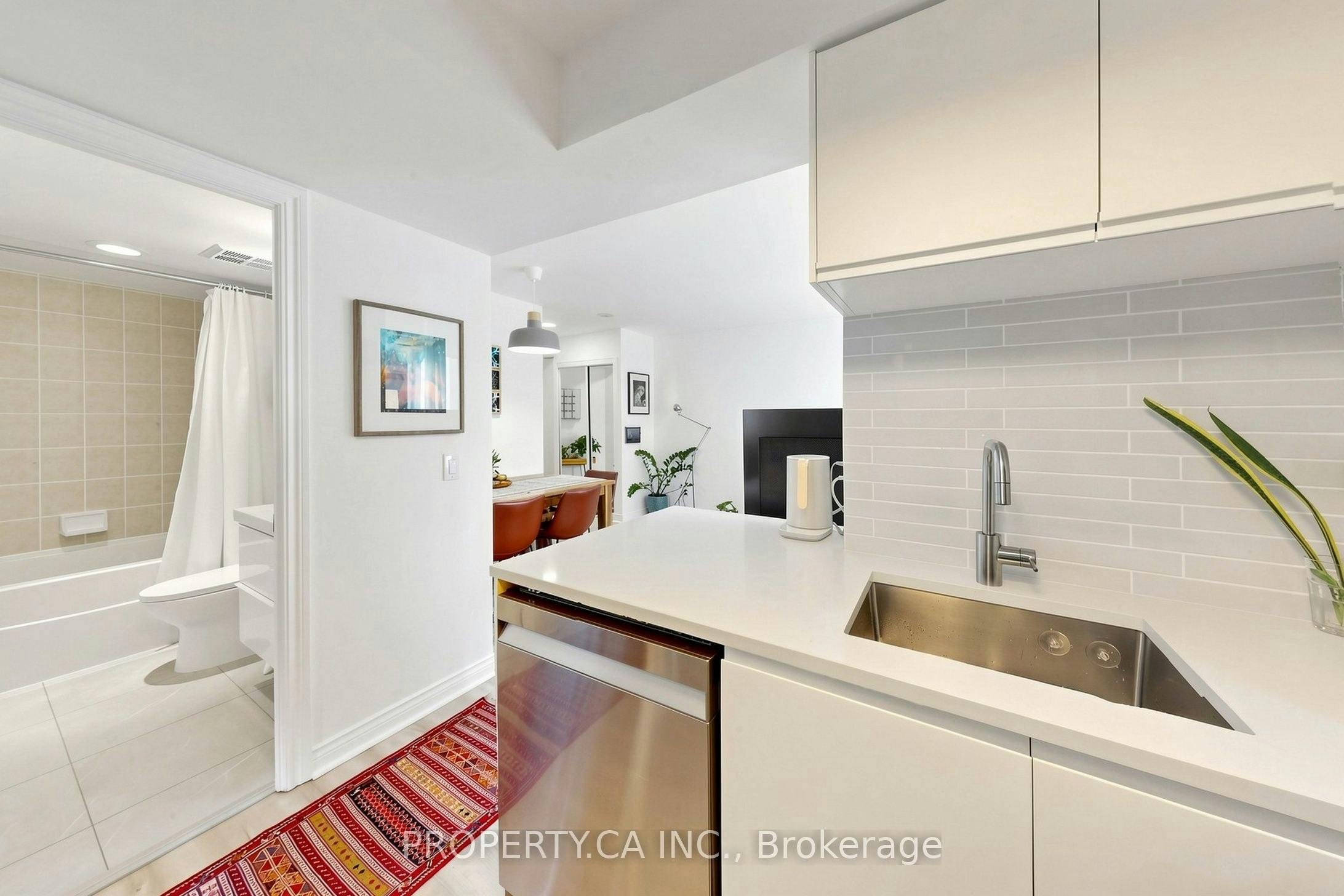 1812-763 Bay Street, Toronto, ON, M5G 2R3 - 11