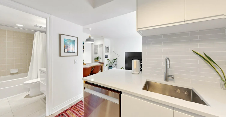 1812-763 Bay Street, Toronto, ON, M5G 2R3 - 11