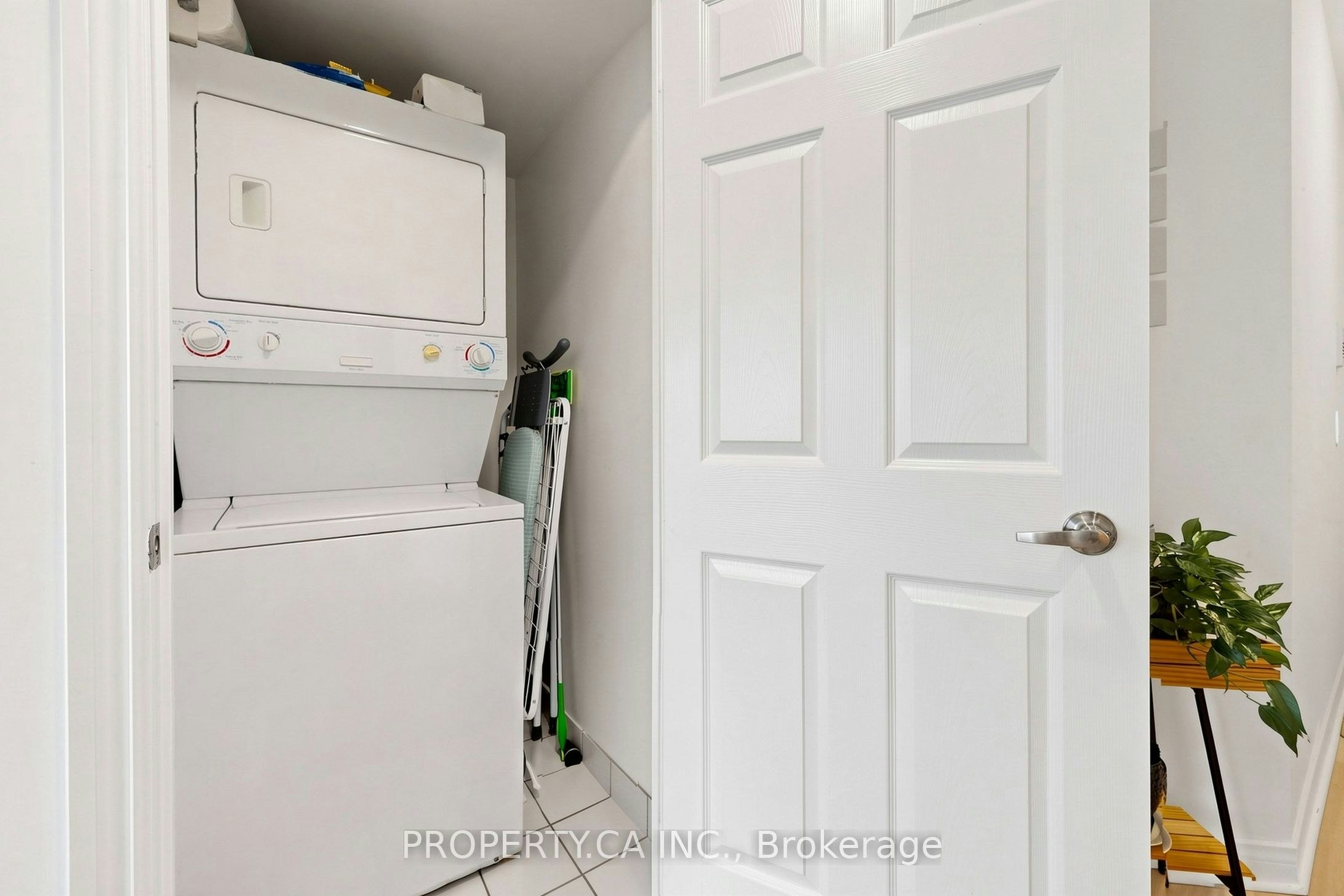 1812-763 Bay Street, Toronto, ON, M5G 2R3 - 21