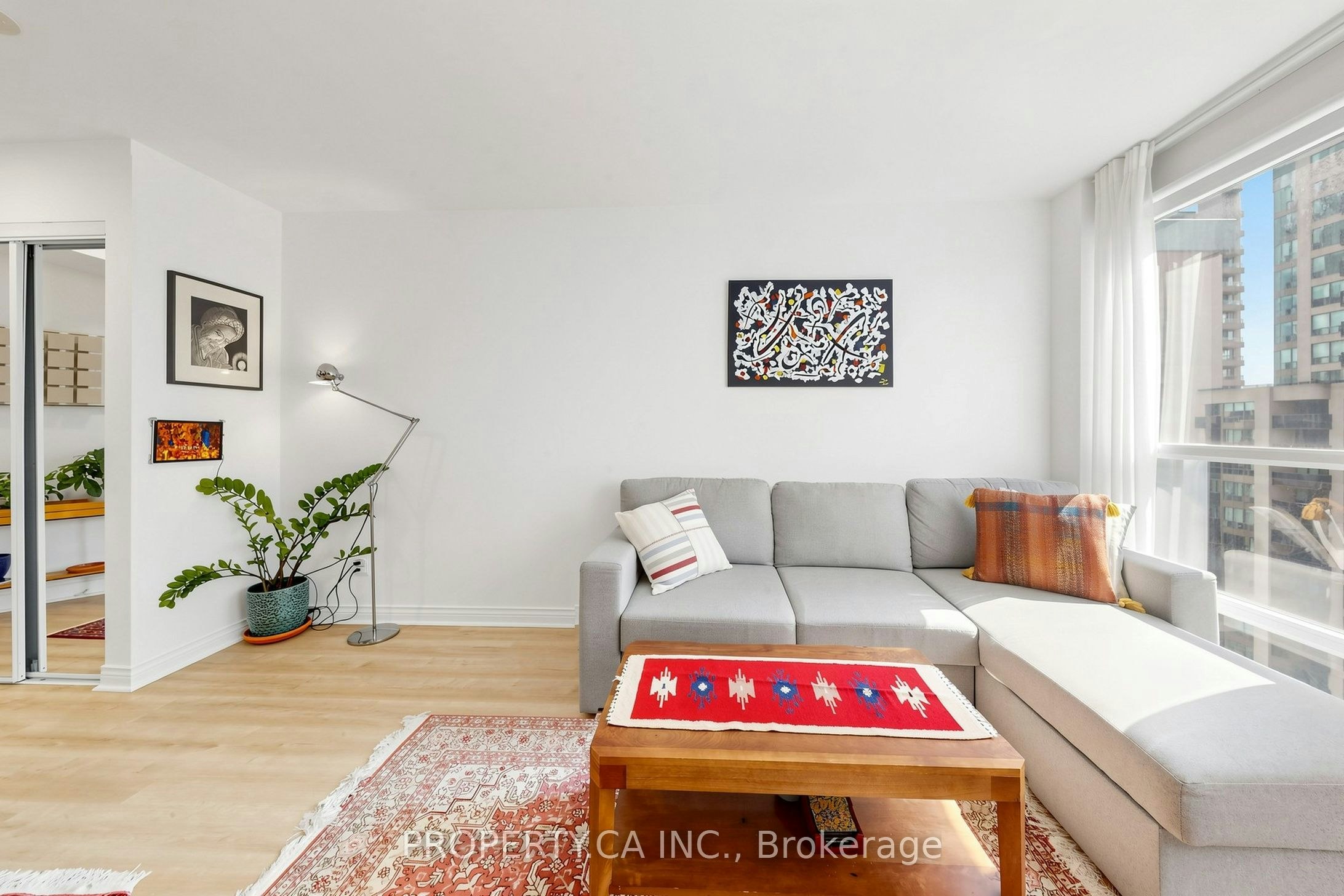 1812-763 Bay Street, Toronto, ON, M5G 2R3 - 4