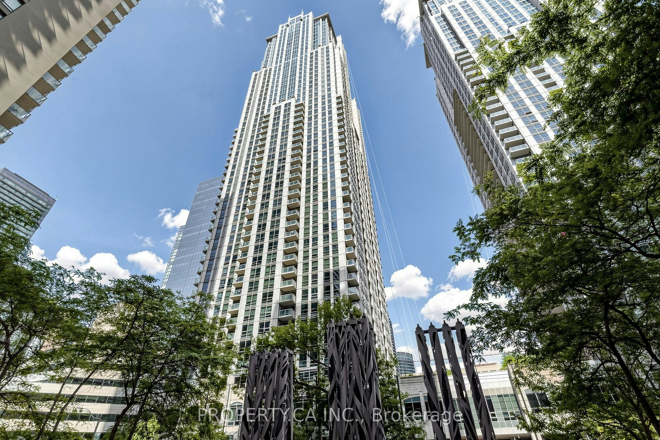 1812-763 Bay Street, Toronto, ON, M5G 2R3