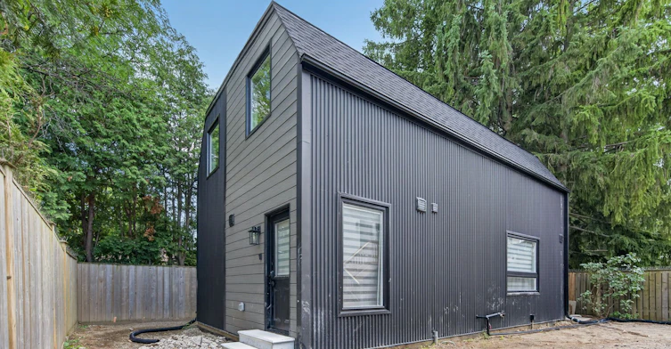 R - GARDEN-221 Churchill Avenue, Toronto, ON, M2N 1X6