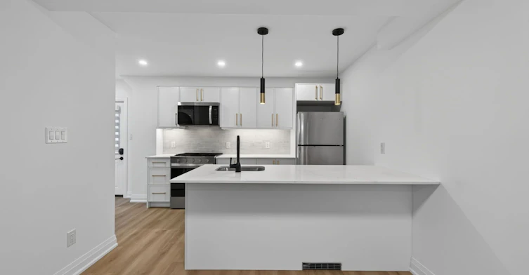 R - GARDEN-221 Churchill Avenue, Toronto, ON, M2N 1X6 - 3