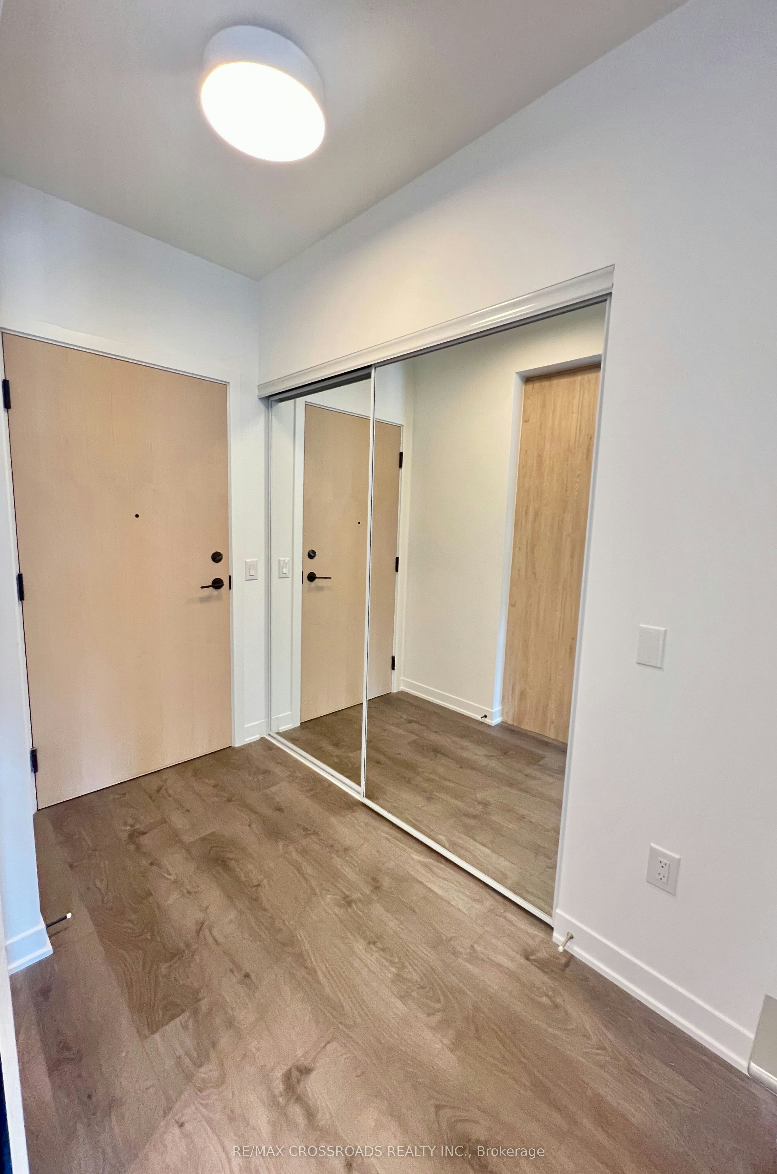 523-10 Oak Street, Toronto, ON, M5A 0Z1 - 2