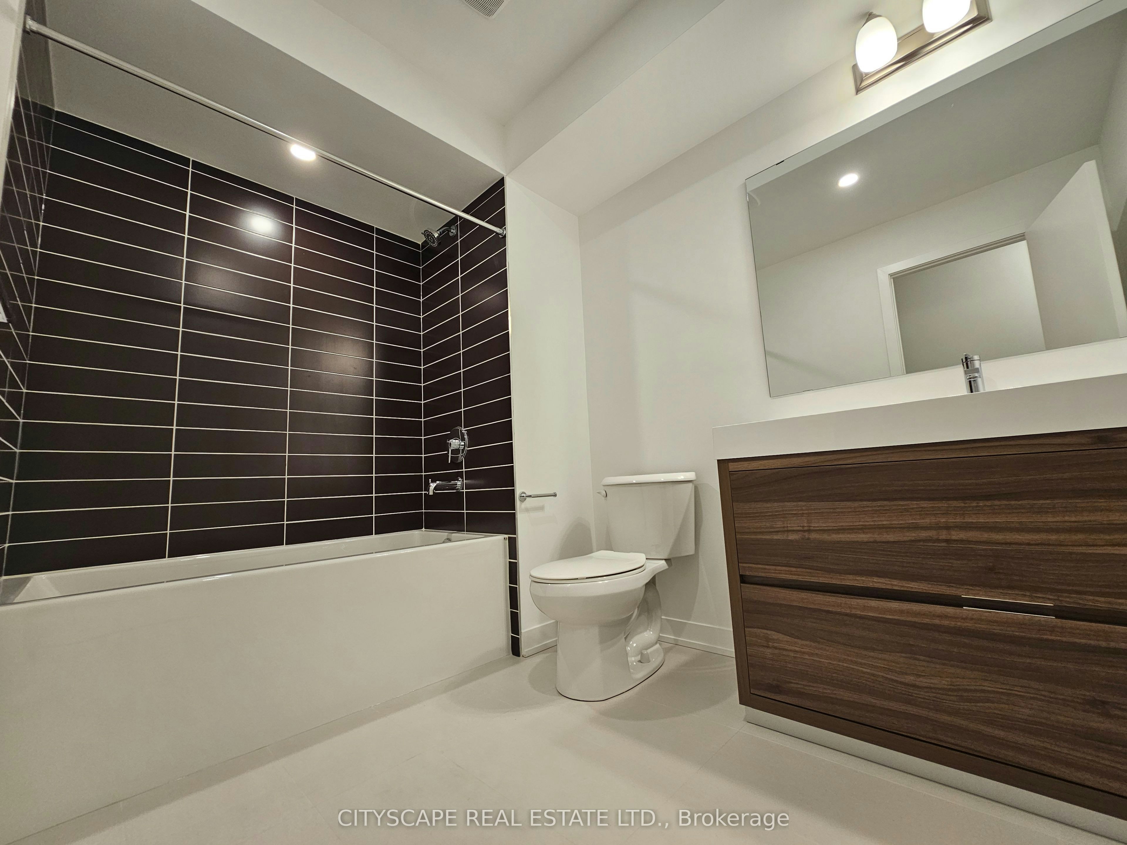 32 Deep Roots Terrace, Toronto, ON, M6A 2M3 - 9