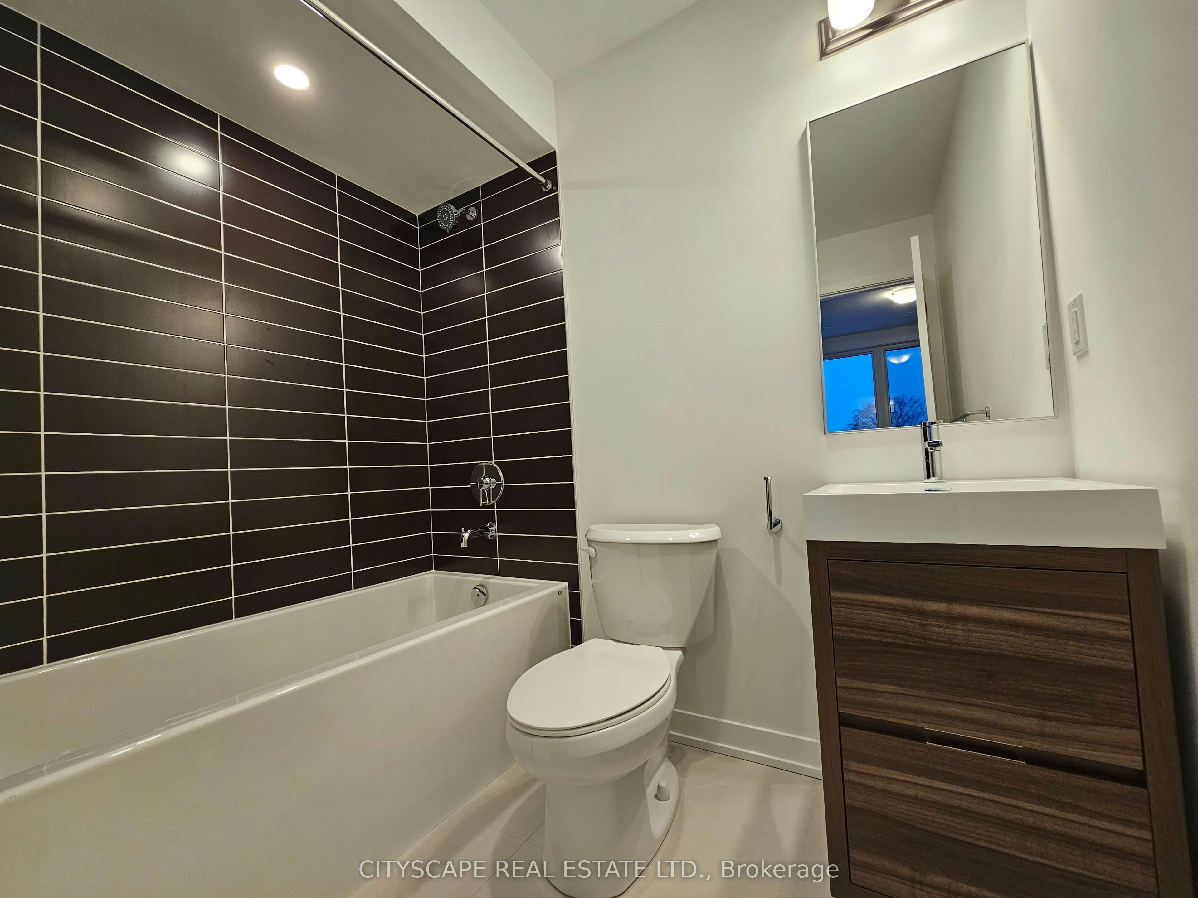 32 Deep Roots Terrace, Toronto, ON, M6A 2M3 - 28
