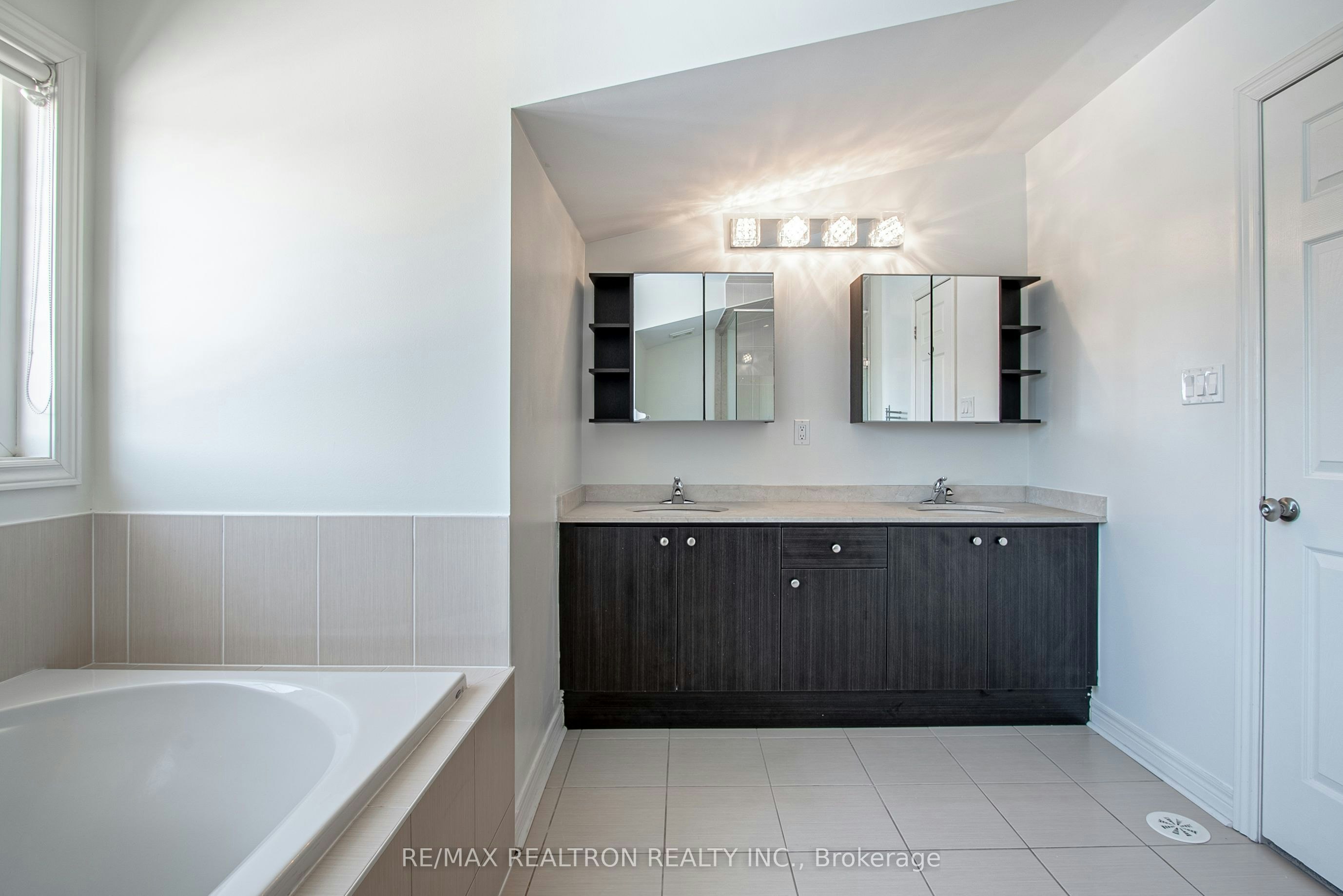 169N Finch Avenue E, Toronto, ON, M2N 4R8 - 17