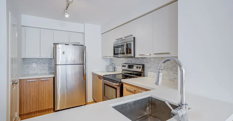 103-11 St. Joseph Street, Toronto, ON, M4Y 3G4 - 14