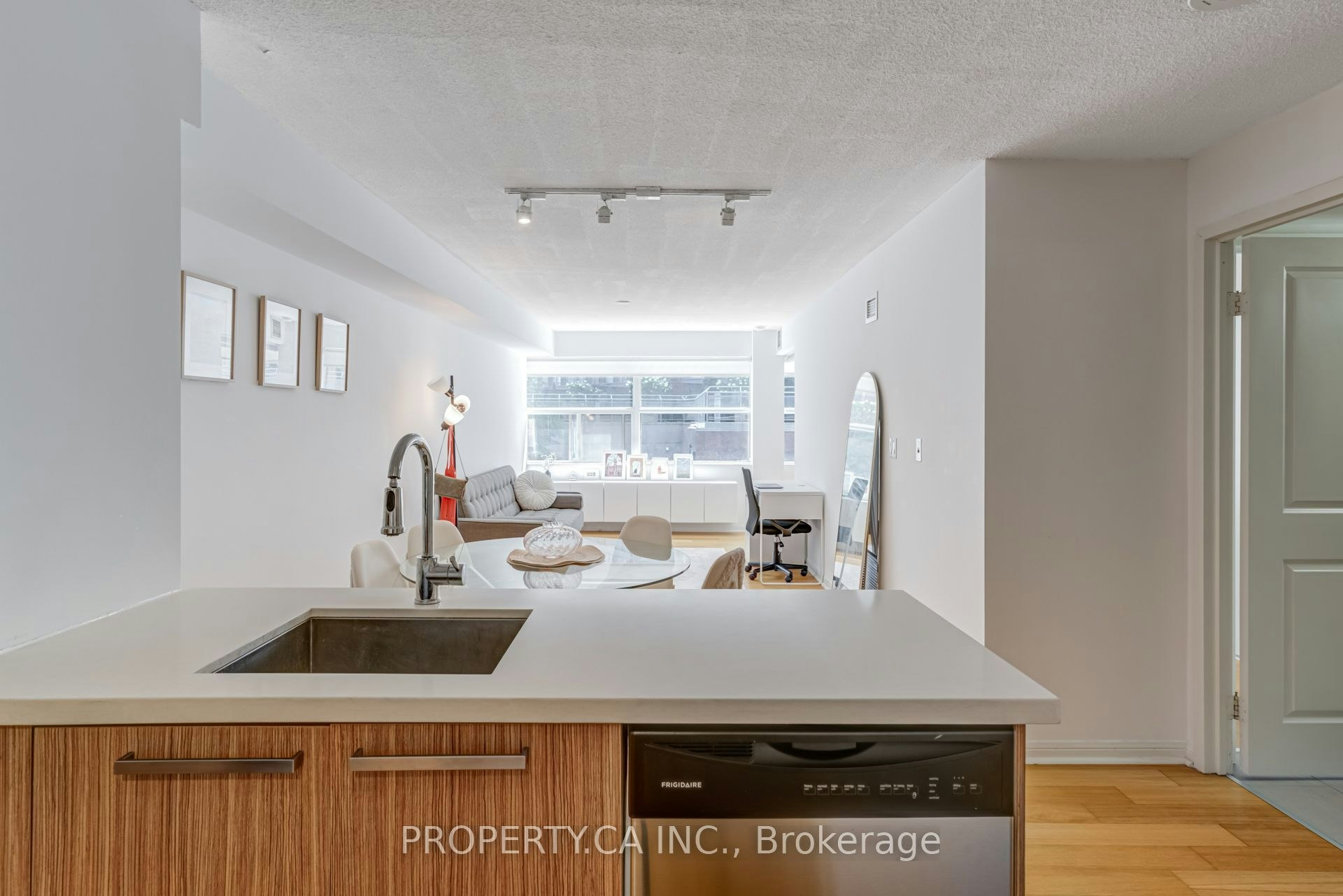 103-11 St. Joseph Street, Toronto, ON, M4Y 3G4 - 16