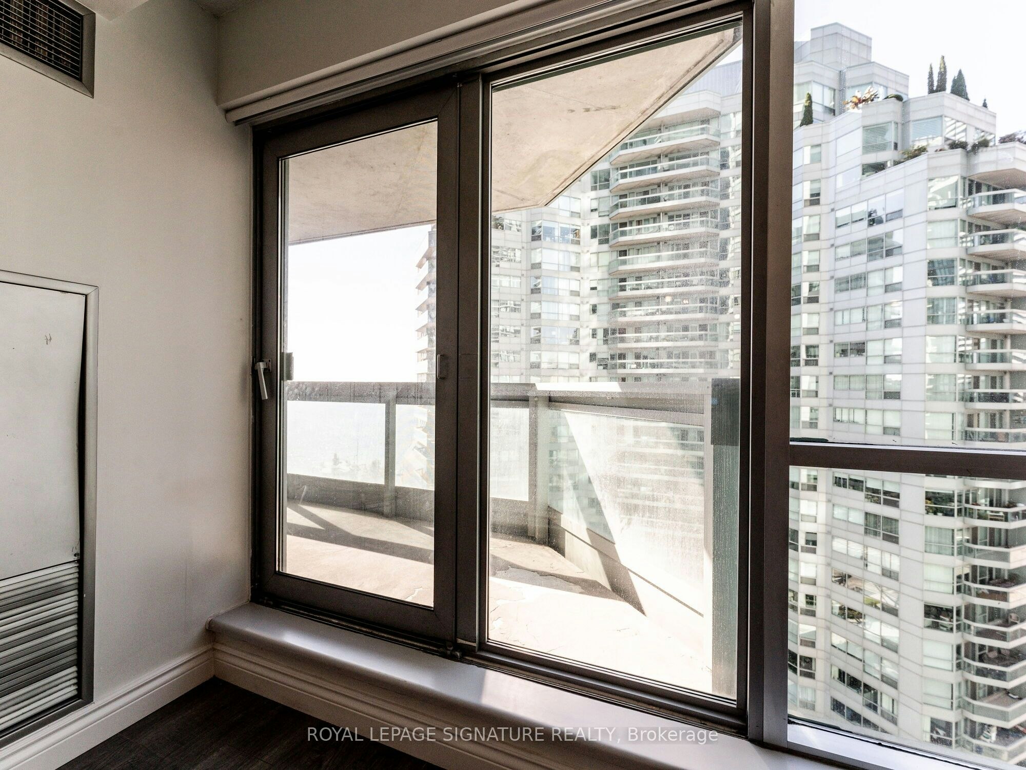1701-10 Yonge Street, Toronto, ON, M5E 1R4 - 26