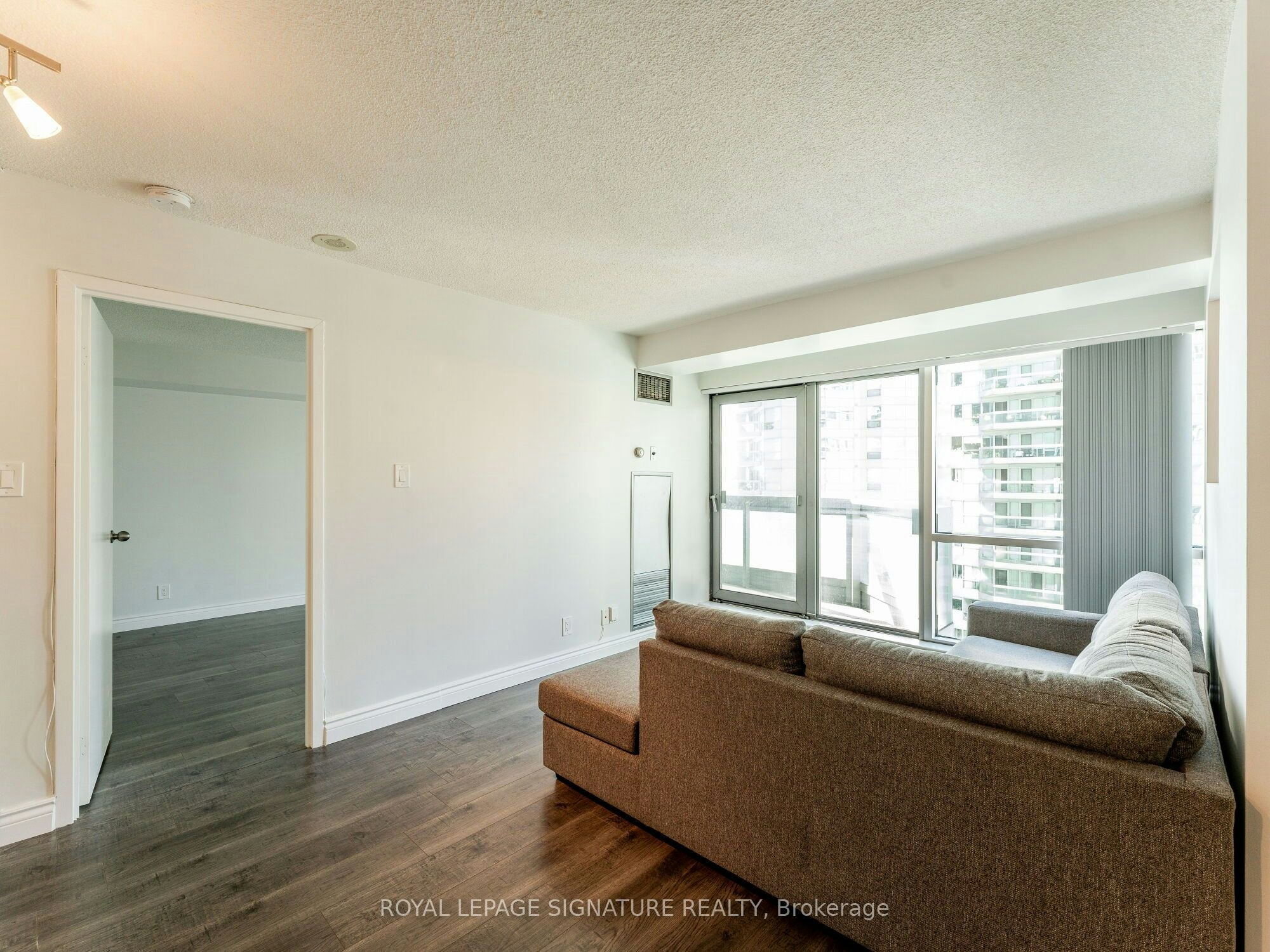 1701-10 Yonge Street, Toronto, ON, M5E 1R4 - 10
