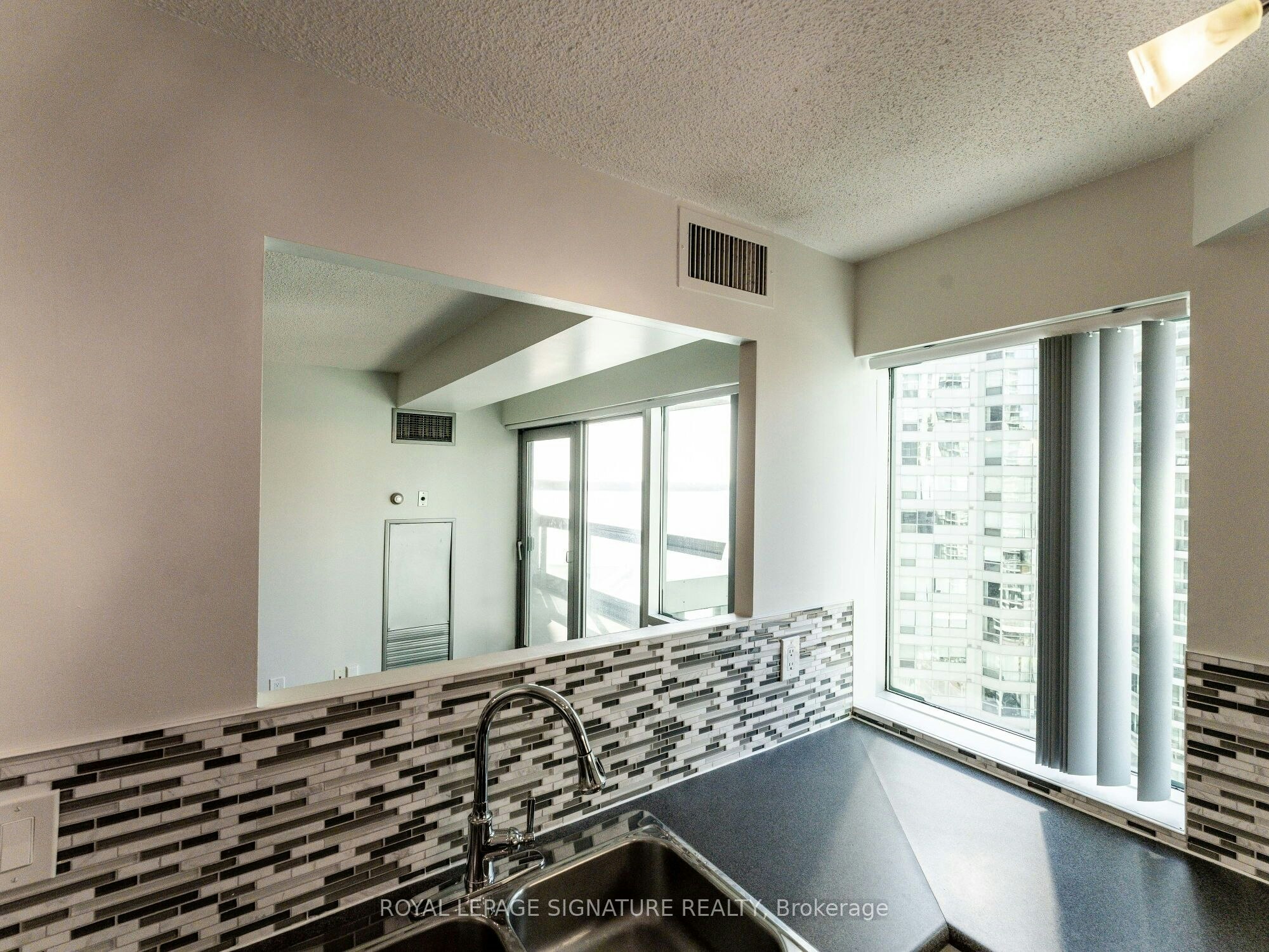 1701-10 Yonge Street, Toronto, ON, M5E 1R4 - 16